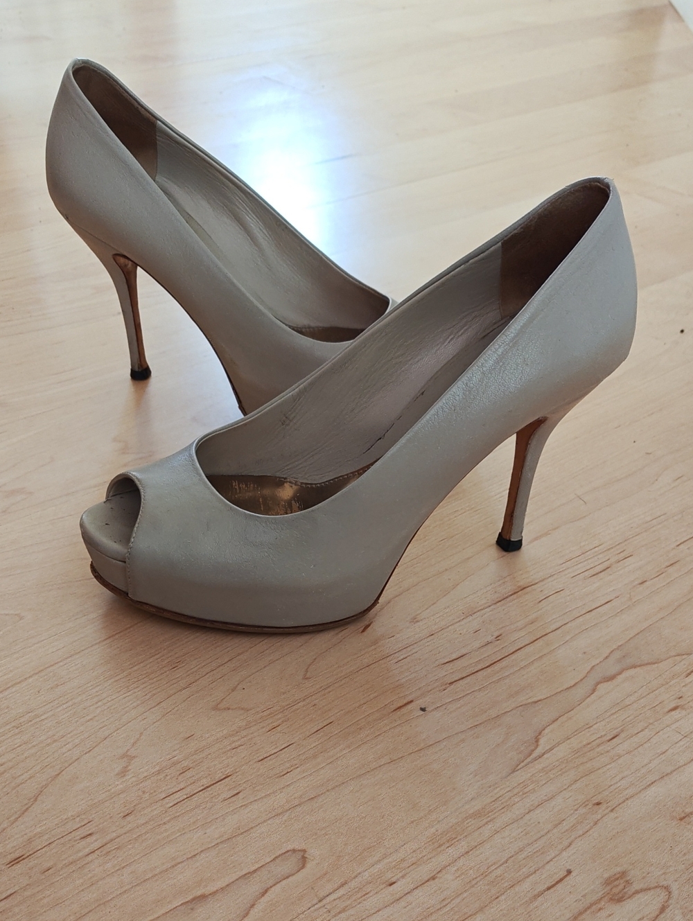 Gucci Cream Peep-Toe Stiletto Pumps